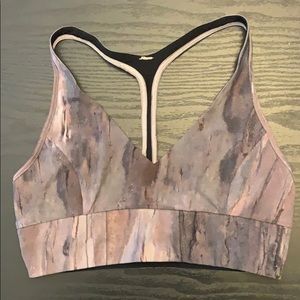 Lululemon racer back sports bra that’s reversible!